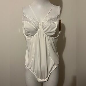Shapellx  Elegant White Lace Bodysuit Size XXL